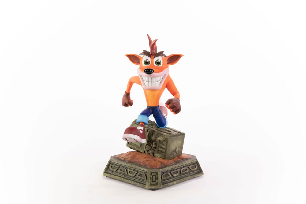Crash Bandicoot Classic 32 cm Resin Statue by First 4 Figures