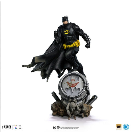 Batman Deluxe Art Scale Statue | Black Ver. | Iron Studios Exclusive