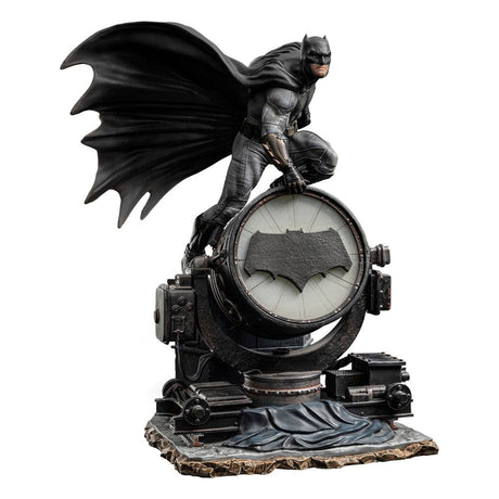 Zack Snyder's Justice League - 1/10 Scale Deluxe Batman on Batsignal Statue