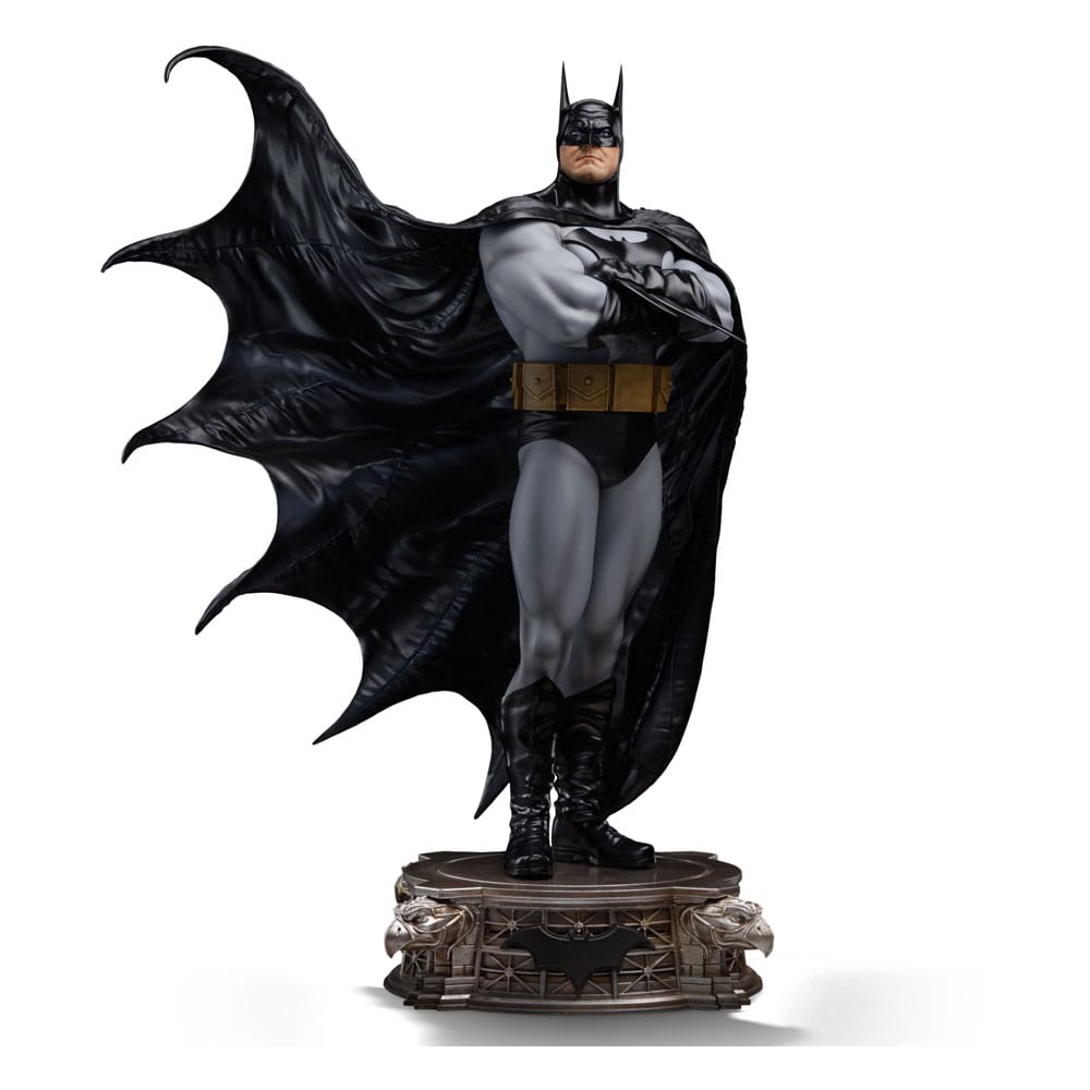 DC Comics Legacy Replica 1/4 Scale Batman Statue by Iron Studios