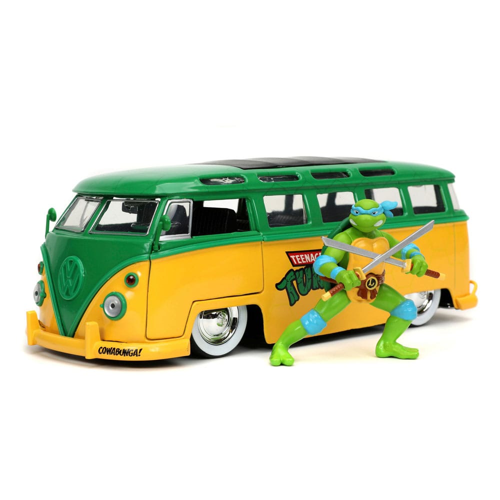 Teenage Mutant Ninja Turtles - 1/24 Diecast 1962 VW Bus with Leonardo Figure