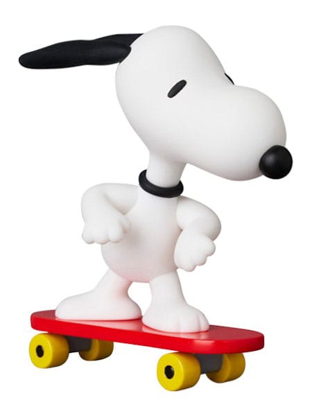 Peanuts UDF Series 17 Mini Figure - Skateboard Snoopy