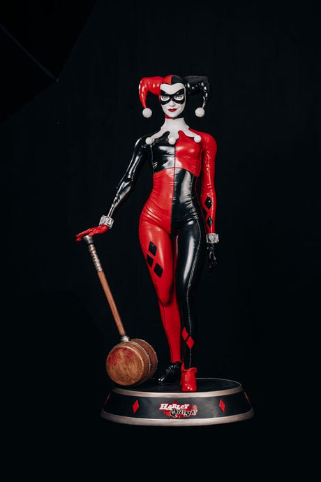 DC Comics Life-Size Harley Quinn Statue, 196 cm