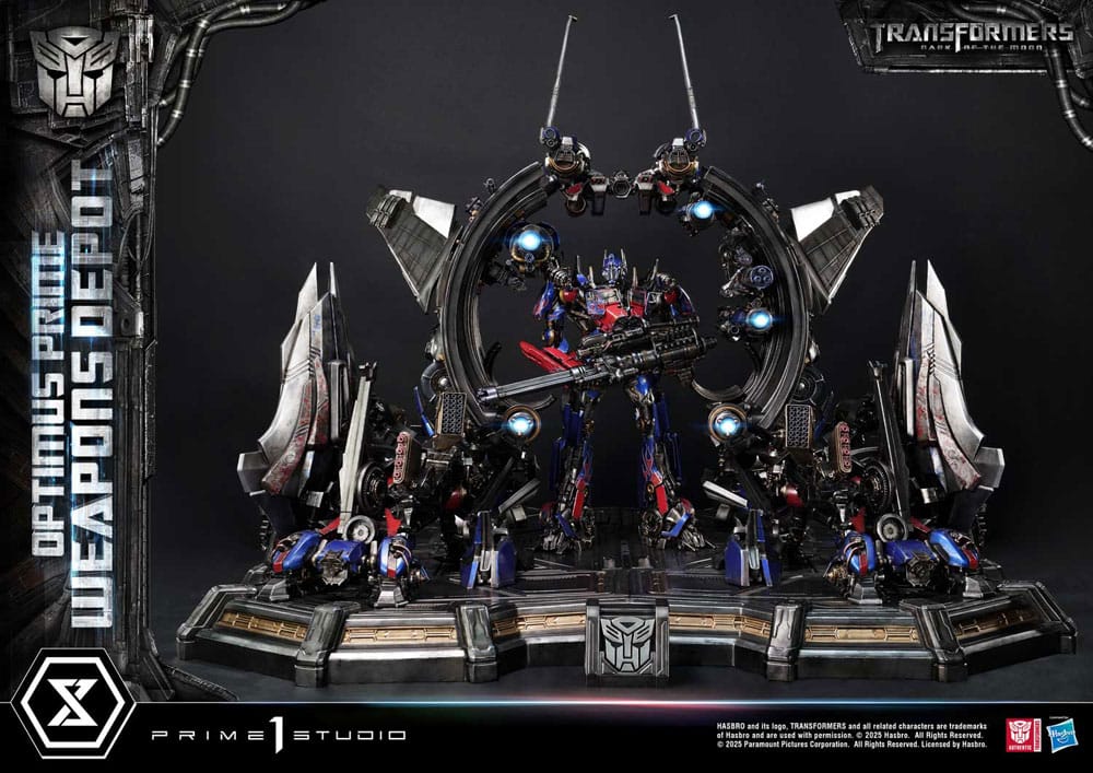 Transformers Dark of the Moon: Museum Masterline Optimus Prime Weapon Depot Statue